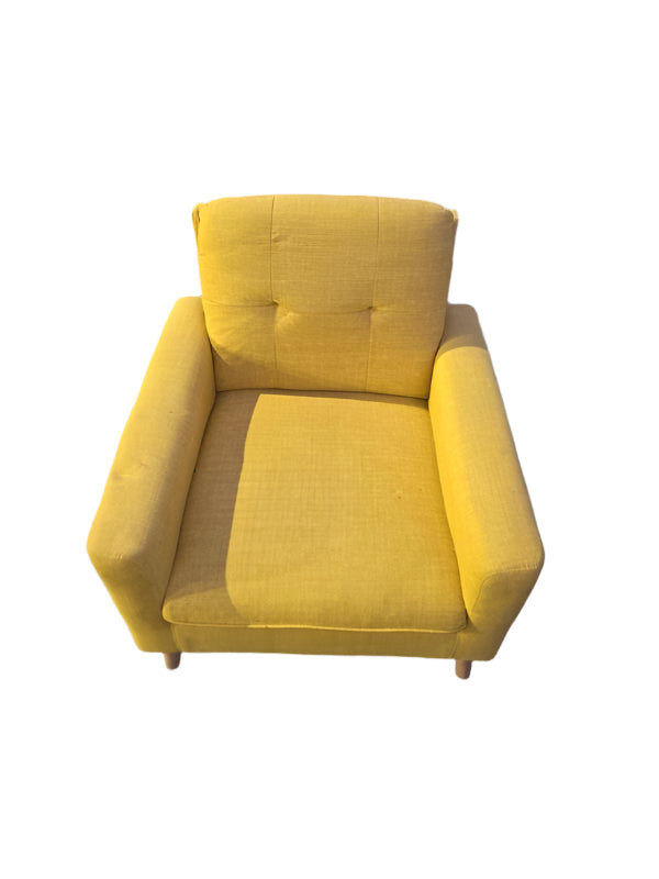 Sapphtopaz Accent Chair With Tufted Upholstery
